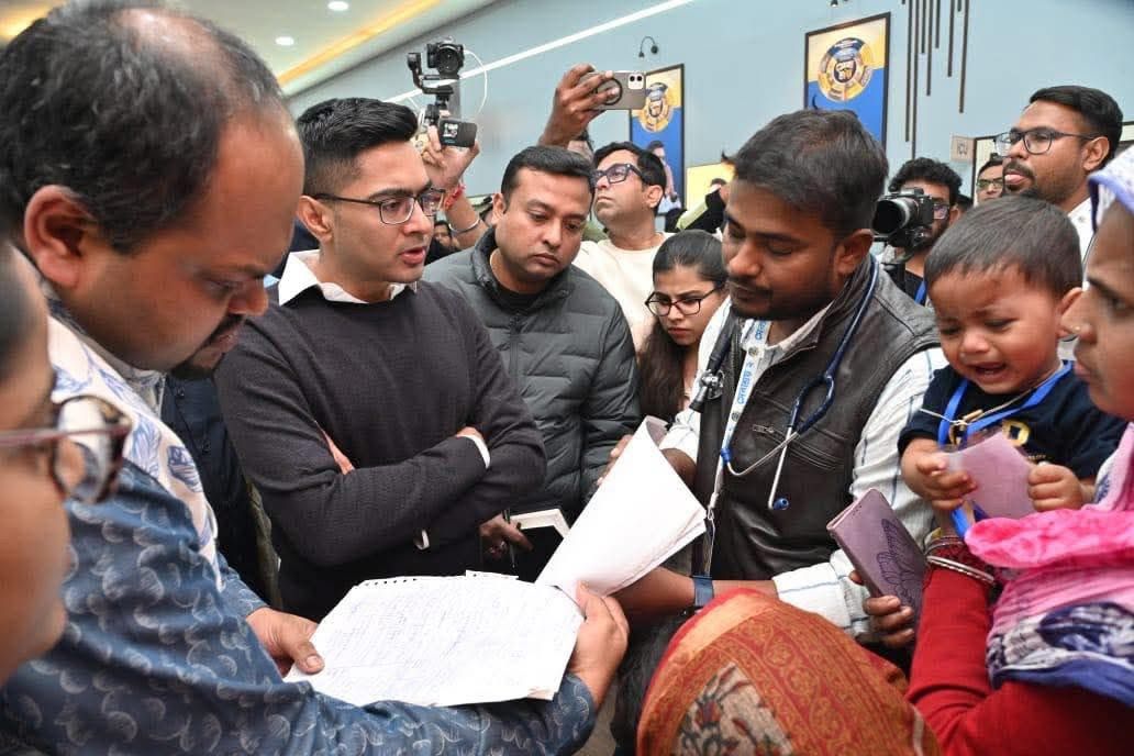 সেবাশ্রয়–২ মডেল ক্যাম্প পরিদর্শনে সাংসদ অভিষেক বন্দ্যোপাধ্যায়, মানবিক চিকিৎসায় নজর কাড়লেন মালদার কৃতি চিকিৎসক মুর্শিদ