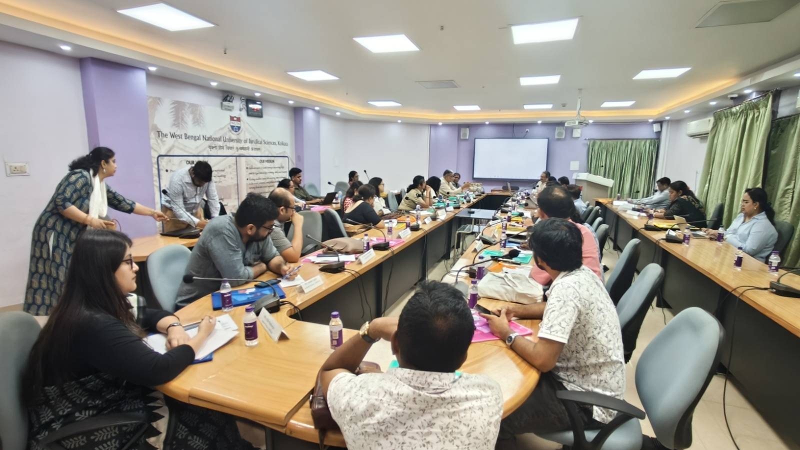 শ্রম পাচার ও অনিরাপদ অভিবাসন নিয়ে উদ্বেগ: WBNUJS-এ উচ্চপর্যায়ের বৈঠকে তথ্য ঘাটতি নিয়ে সতর্কবার্তা